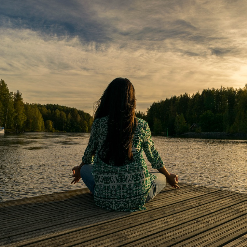 Kreative Wege zur Integration der Zungentrommel in Deine Meditationspraxis