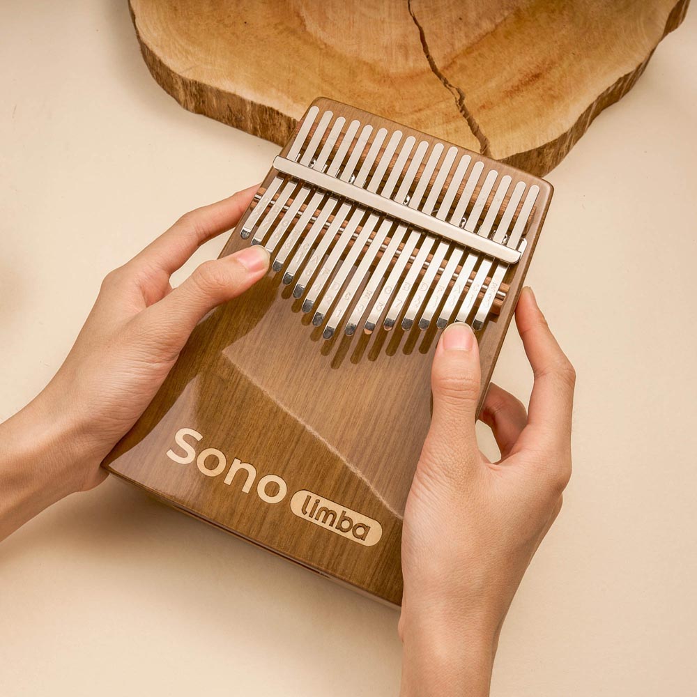    Sonolimba_Kalimba_17Tasten_Walnussholz_C-Dur_Handgrosse