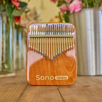 Sonolimba_Kalimba_21Tasten_afrikanisches_Korallenholz_C-Dur_Blumenhintergrund