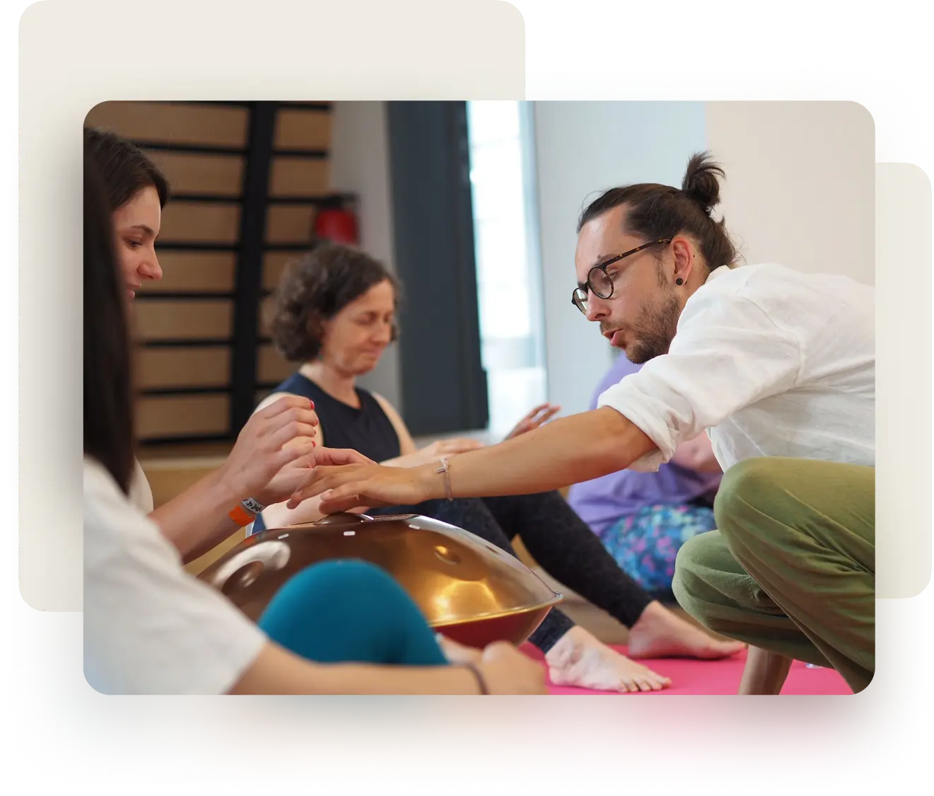 Sonodrum Onlinekurse - Hier der Handpanlehrer Marius im Einsatz 