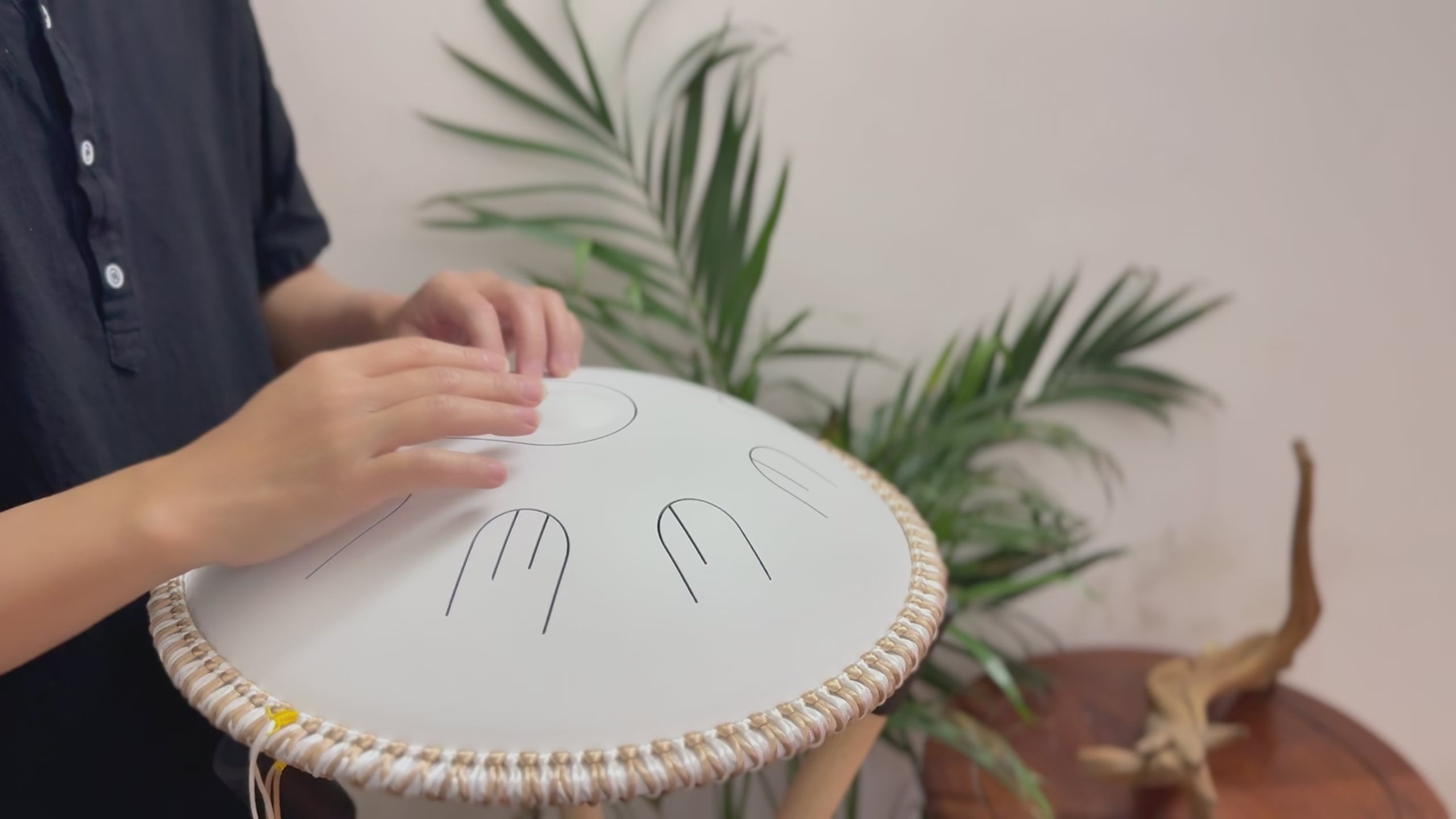 Sonodrum Sonopan - „Handpan Hybrid“ - Handgefertigt - 35,5 cm - 9 Zungen – D-Kurd