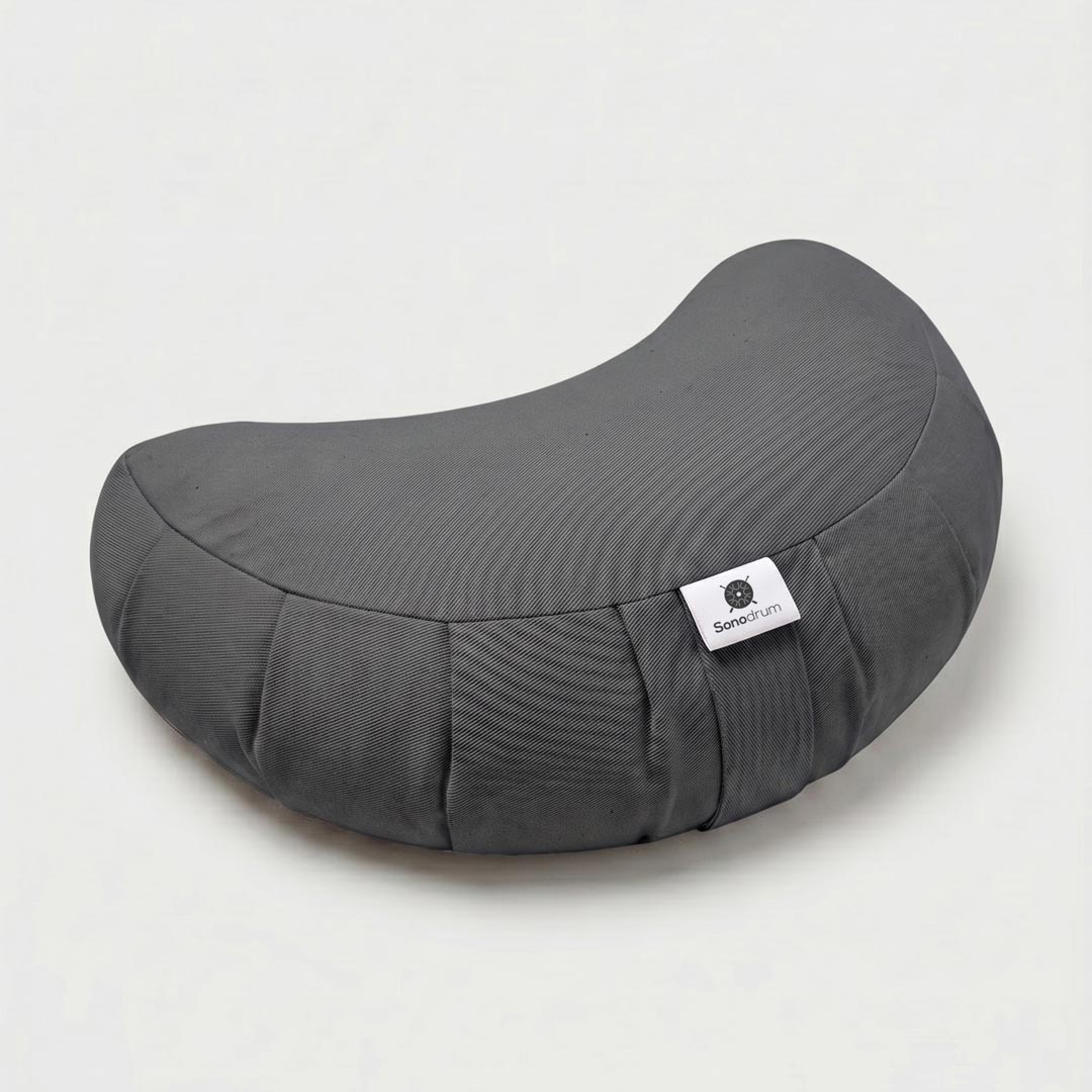 sonodrum meditationskissen halbmond in grafit